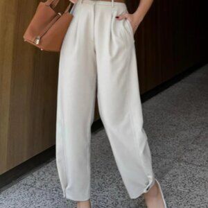 BLACK Pleated Cropped Pants